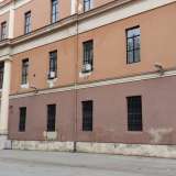 Il complesso contiene al suo interno una biblioteca militare di 20mila libri